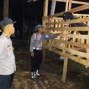 Tingkatkan Keamanan, Polsek Lembar Lakukan Patroli Malam KRYD