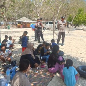 Aman dan Nyaman: Patroli Rutin di Pantai Elak-Elak
