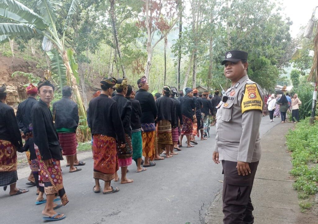 Meriahnya Tradisi Nyongkolan Lombok Barat dengan Pengamanan Polsek Lembar