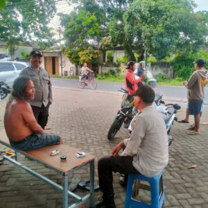 Keamanan Kondusif di Batu Layar: Patroli Polsek Batulayar Sukses Jaga Situasi