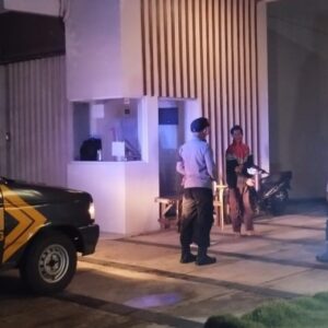 Tingkatkan Keamanan, Polsek Gerung Gelar Patroli Malam di Lokasi Strategis