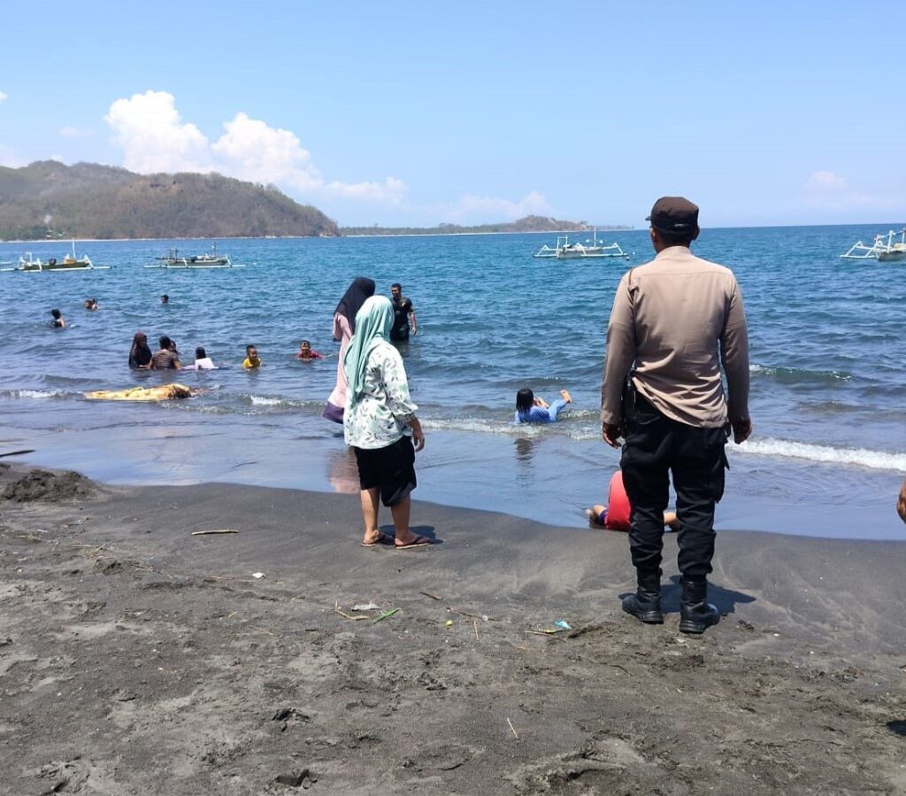 Tingkatkan Keamanan Wisata, Polsek Lembar Lakukan Patroli Rutin