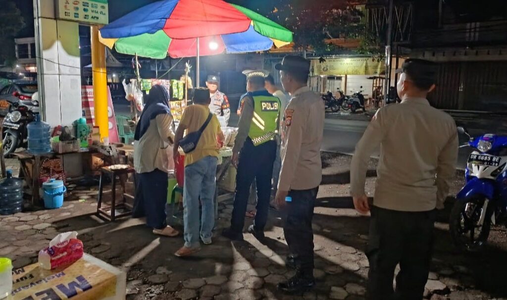 Polsek Kediri Ajak Warga Ciptakan Keamanan Pasca Pilkada Lewat Patroli Malam