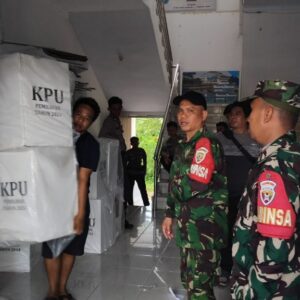 TNI-Polri Amankan Logistik Pilkada Pasca Sidang Kecamatan