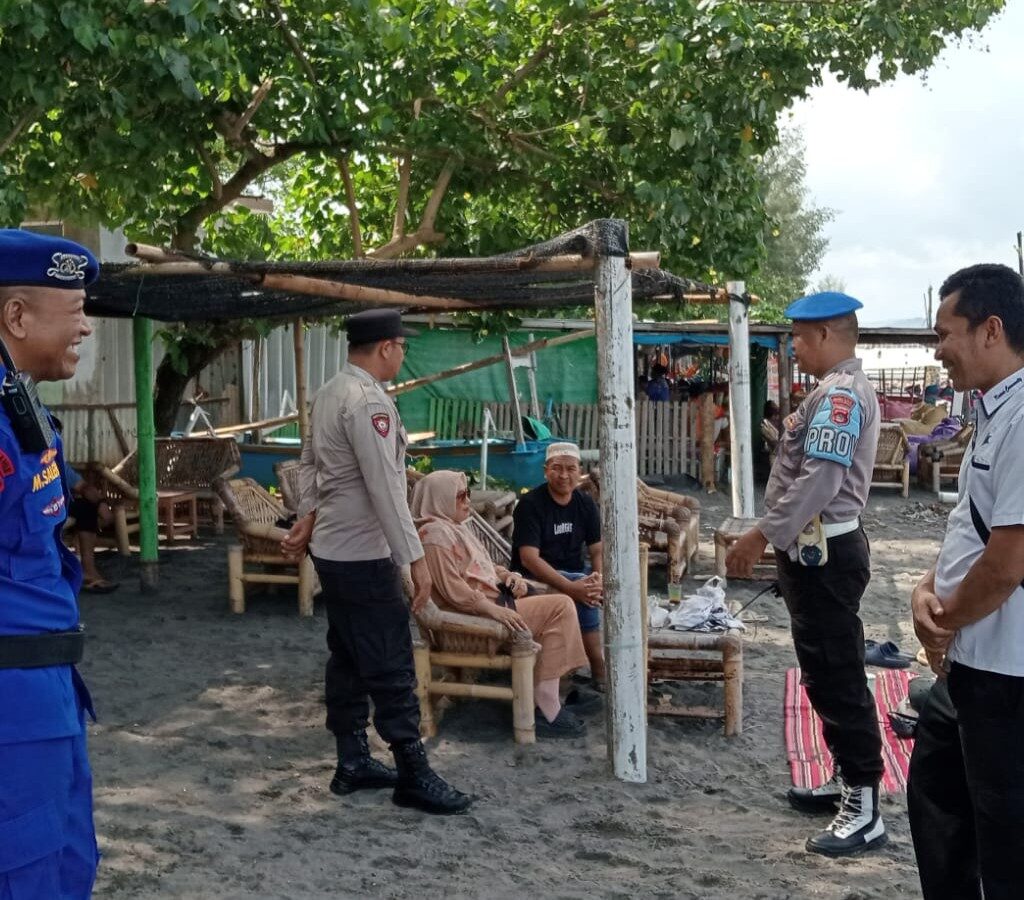 Liburan Tenang di Pantai Cemara: Polisi Gencar Patroli Kamtibmas