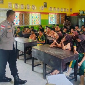 Kunjungan Polri ke SDN 2 Cendimanik: Sosialisasi Bahaya Narkoba dan Bullying