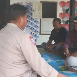 Polisi Sosialisasi Kamtibmas di Desa Kuripan, Pastikan Pilkada Lombok Barat Aman