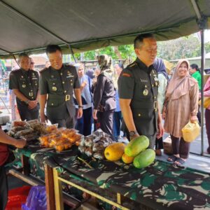 Bazar Sembako Murah, Momen Kebersamaan TNI dan Rakyat