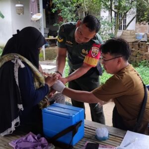 Babinsa dan Nakes Bersinergi Cegah Stunting di Lombok Barat