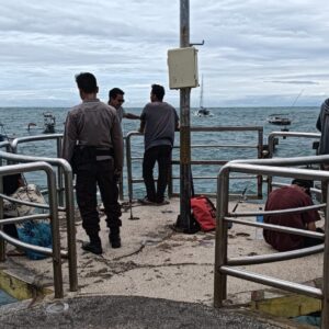 Cuaca Ekstrem Tak Halangi Satpolairud Jaga Pesisir Senggigi