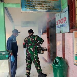 Babinsa Langko Gelar Fogging, Cegah Kasus Demam Berdarah