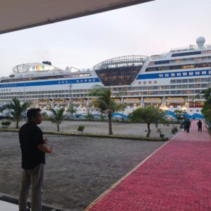 AIDA STELLE Bawa Ratusan Turis Nikmati Lombok