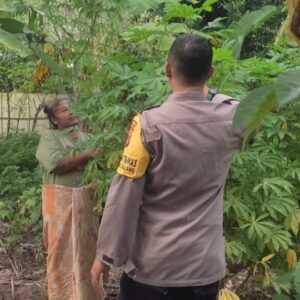 Bripka Okto Ajak Warga Manfaatkan Lahan untuk Pertanian Produktif