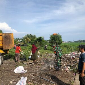 Kolaborasi Babinsa dan Warga Gondang dalam Aksi Bersih Lingkungan