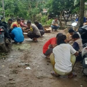 Hujan Deras Putuskan Jalan, TNI-Polri Sigap Bangun Jalan Darurat di Sekotong