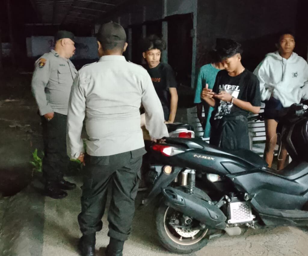 Anak Muda Kediri Diajak Jauhi Narkoba Saat Patroli Malam Polisi