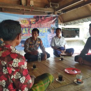 Jumat Curhat di Labuapi: Polisi Ajak Warga Jaga Kamtibmas Jelang Ramadhan dan Jauhi Narkoba