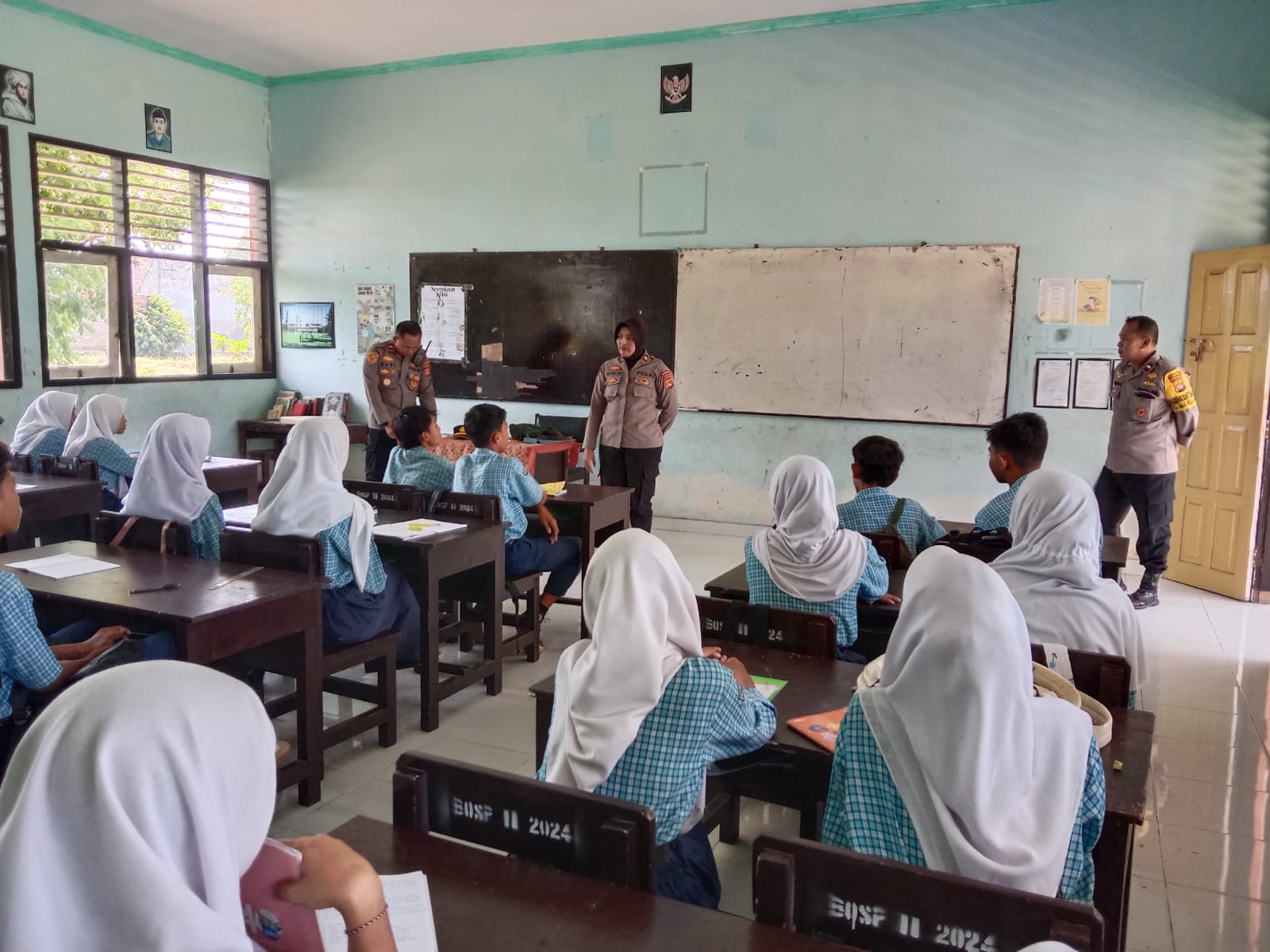 Siswa SMP Labuapi Lawan Narkoba, Judi Online, dan Bullying