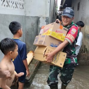 Bantuan Makanan Didistribusikan untuk Warga Terdampak Banjir di Dusun Poh Dodol