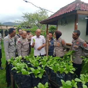Dukung Ketahanan Pangan, Polsek Batulayar Dampingi Peninjauan Lahan