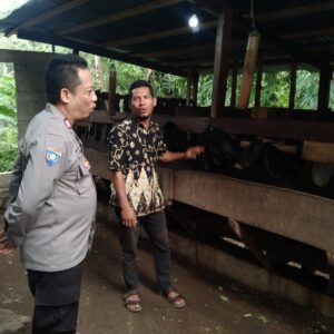 Bhabinkamtibmas Batulayar Barat Sosialisasikan Pemanfaatan Pekarangan