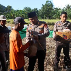 Aksi Kapolres Lombok Barat: Berbagi Takjil, Pererat Silaturahmi