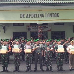 Semangat Kebersamaan! Kodim 1606/Mataram Gelar Apel dan Penyerahan Bingkisan