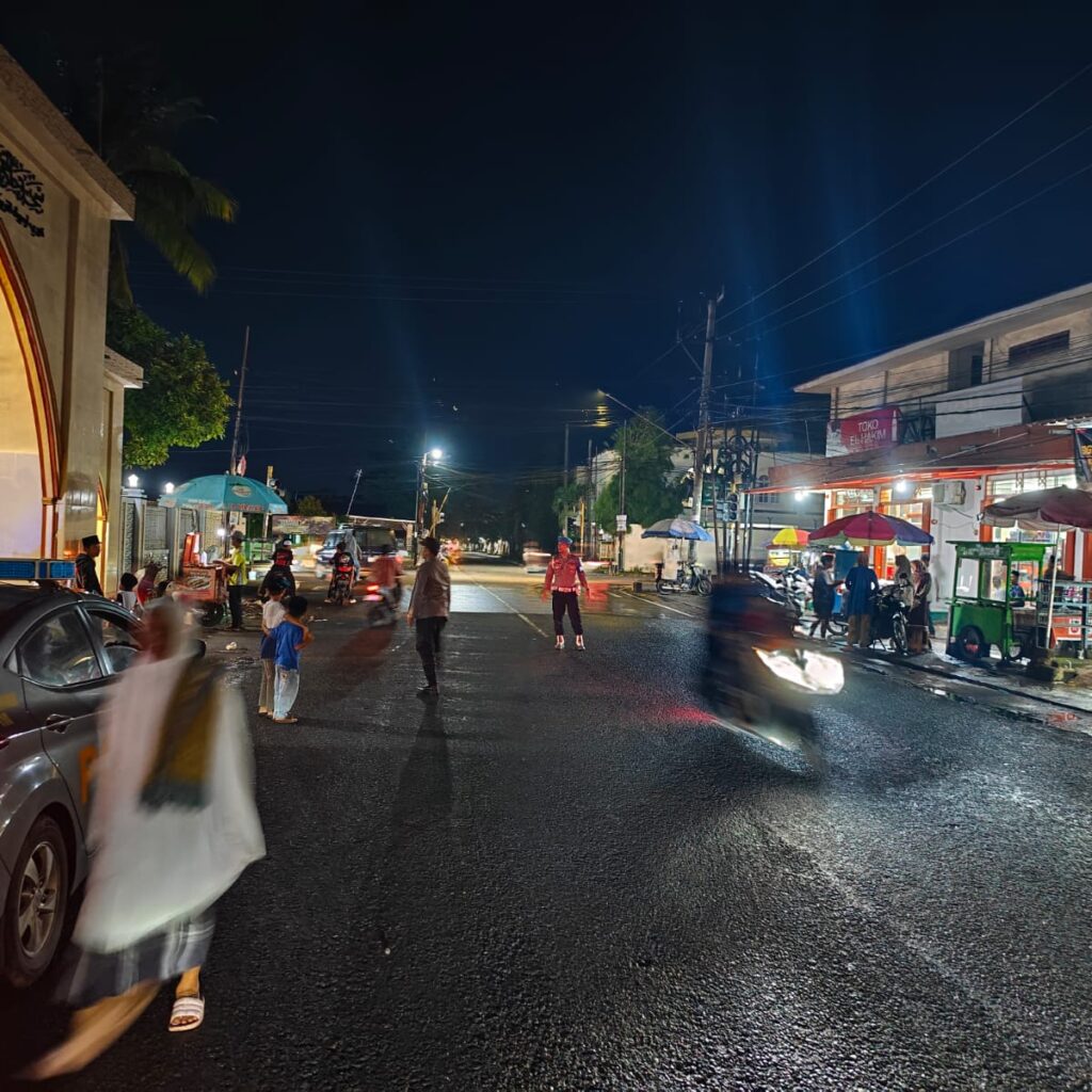 Polsek Kediri Jaga Keamanan Salat Tarawih, Ini Dampaknya bagi Jamaah
