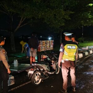 Operasi Ketupat 2025: Patroli Malam di Gerung Gencarkan Antisipasi Balap Liar