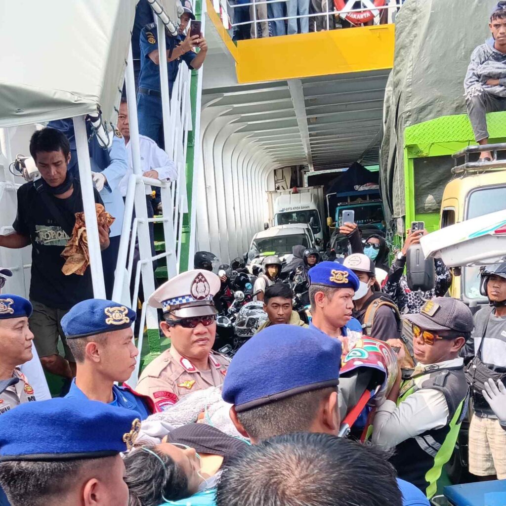 Aksi Cepat Personel Pos Yan Lembar Selamatkan Penumpang dalam Kondisi Darurat