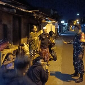 Ciptakan Lingkungan Aman, Babinsa Sekarbela Himbau Warga Jaga Ketertiban