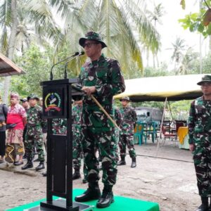Karya Bhakti TNI-Polri: Gotong Royong Bersihkan Pantai Hilal Sambut Melasti 2025