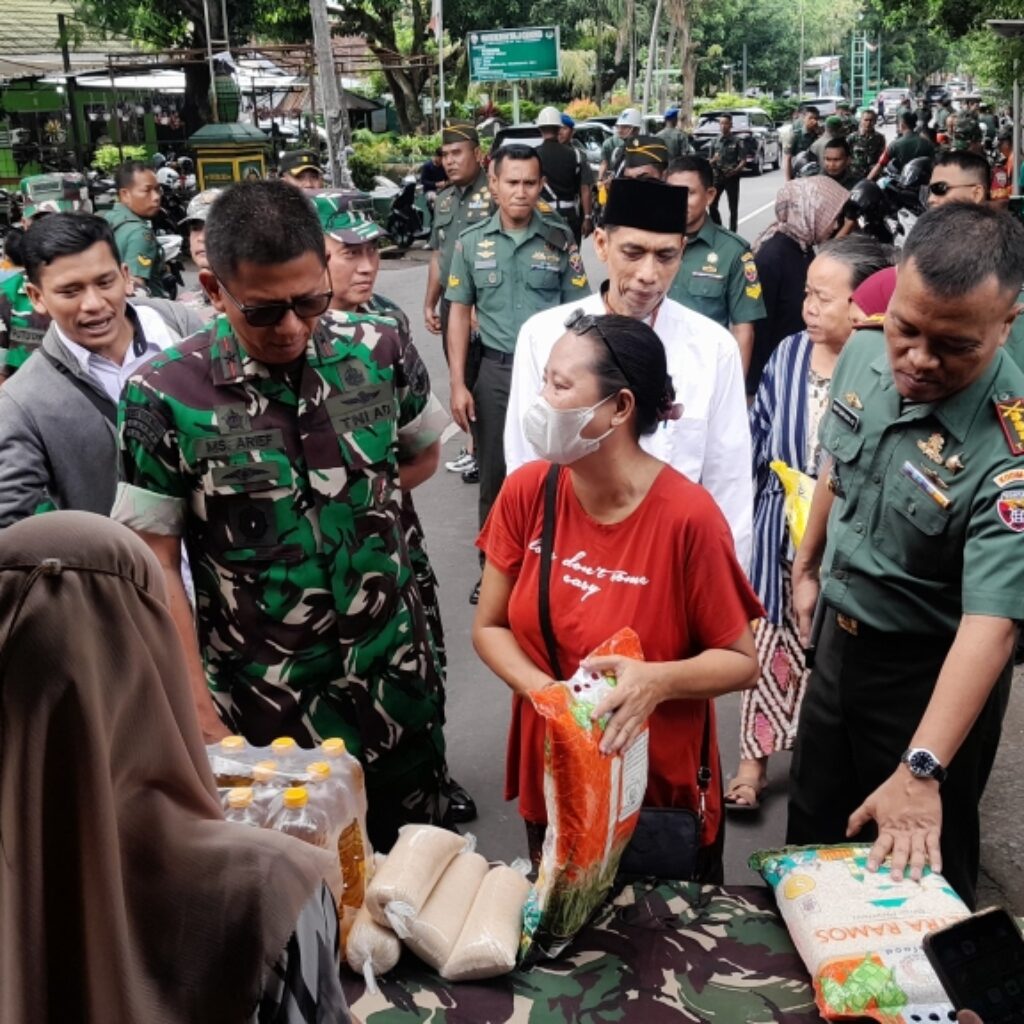 Bazar Ramadhan TNI Serentak di Mataram, Warga Antusias Berbelanja