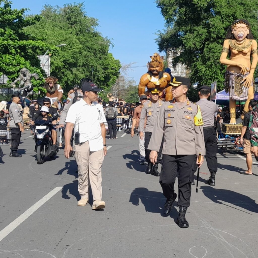Tradisi Perang Api dan Nyepi di Mataram Dikawal Ketat Aparat 
