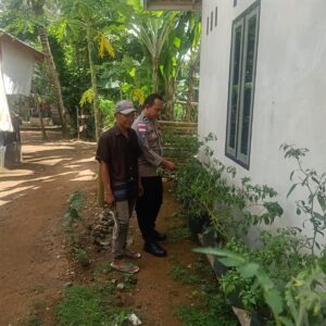 Bhabinkamtibmas Sekotong Dorong Pemanfaatan Pekarangan untuk Pangan Keluarga