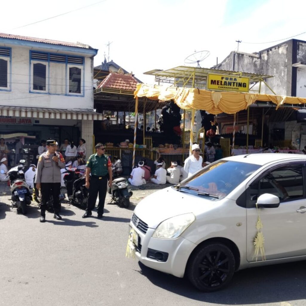 Babinsa Cakranegara Amankan Hari Raya Galungan Umat Hindu
