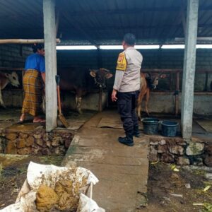 Polisi Sambangi Warga Desa Karang Bongkot, Dukung Ketahanan Pangan di Lombok Barat