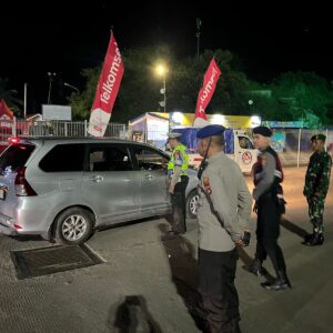 Mudik Aman! Polisi Kawal Kedatangan Kapal di Pelabuhan Lembar