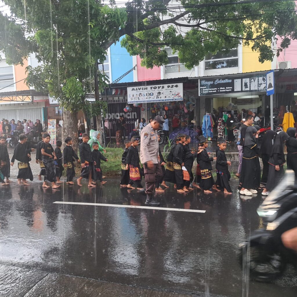 Ritual Adat Nyongkolan di Sandik: Kolaborasi Budaya dan Keamanan Publik