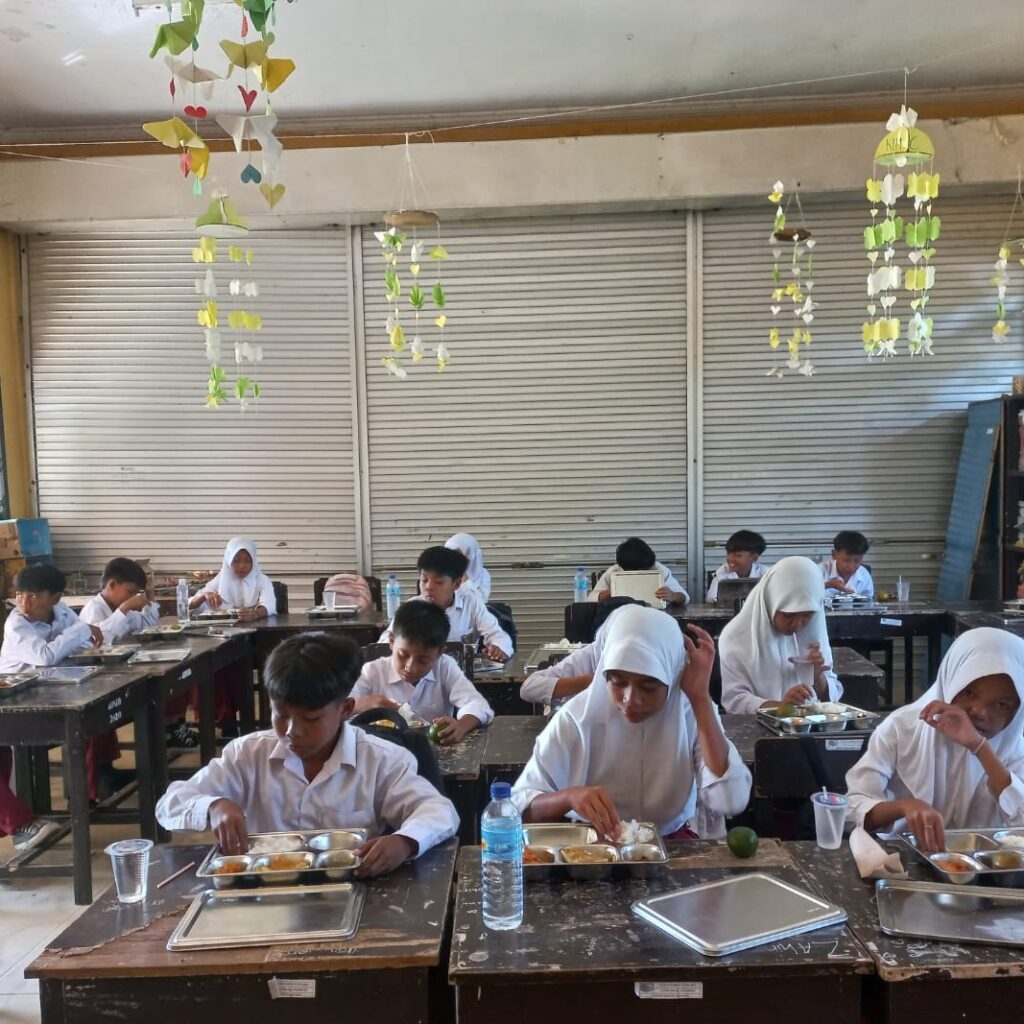 3.134 Siswa di Labuapi Terima Manfaat Program Makan Bergizi Gratis Tahap Kedua