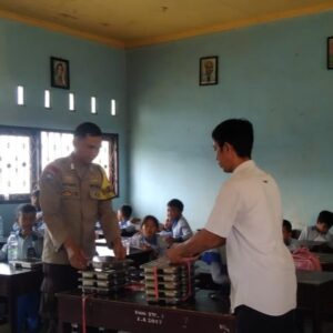 3120 Siswa Terima Manfaat Program MBG di Lembar, Polsek Lakukan Monitoring