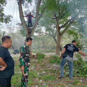 Warga Bintaro Kompak Gotong Royong Sambut Lebaran Ketupat