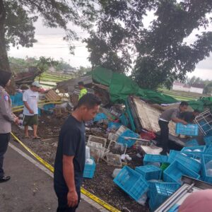Lalu Lintas Kuripan Makan Korban, Polisi Fokus Evakuasi dan Penyelidikan