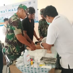 Warga Antusias Ikuti Sunatan Massal di Sekotong