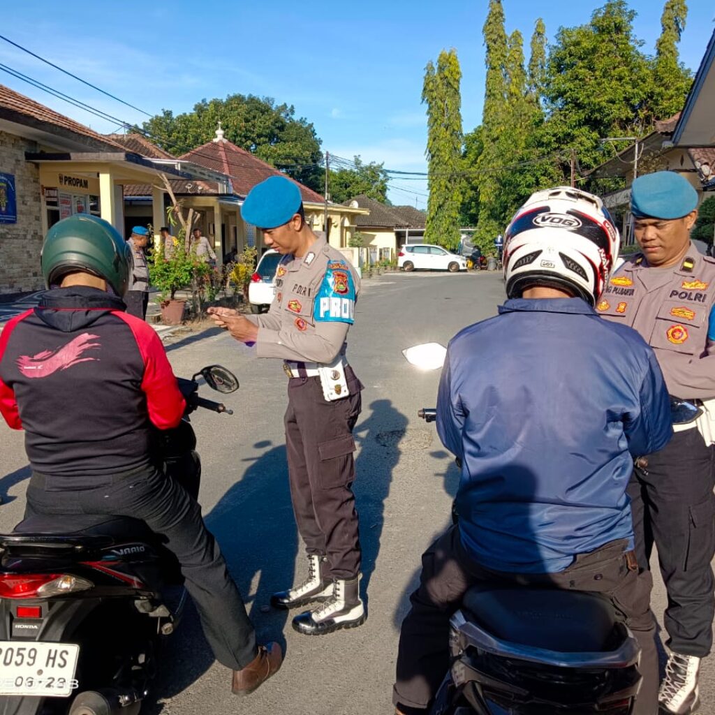 Penertiban Internal Polres Lombok Barat: Seluruh Dokumen Anggota Diperiksa