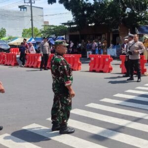 Pengamanan Ketat Sambut Kedatangan CJH Kloter 003 di Mataram