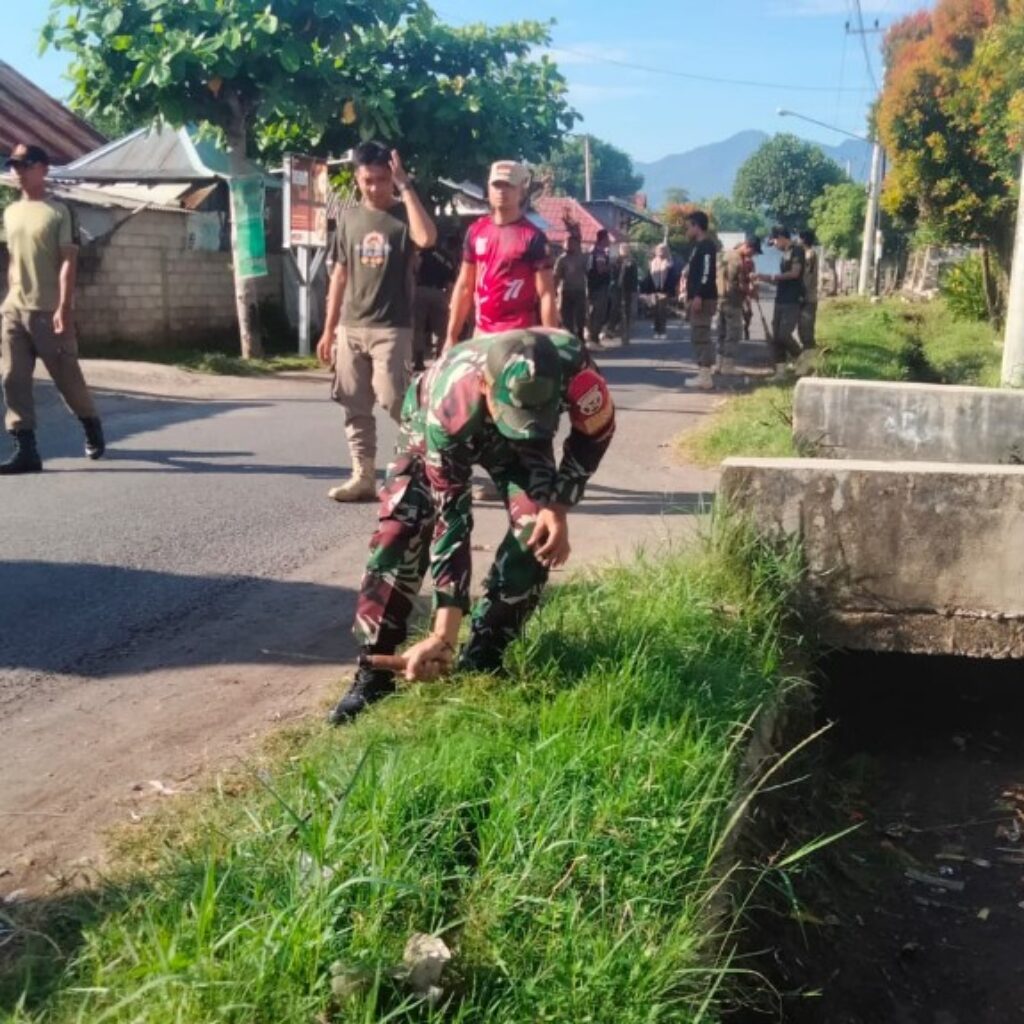 Babinsa dan Warga Bersatu Jaga Lingkungan Desa Jenggala