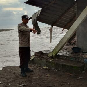 Cuaca Ekstrem, Polisi Imbau Warga Meninting Waspada Banjir dan Gelombang