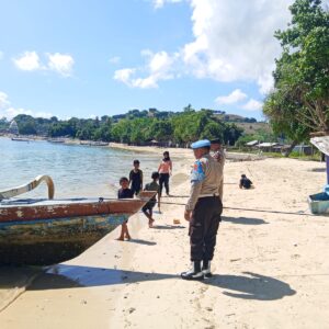 Keamanan Wisata Pantai Elak-Elak Meningkat dengan Patroli Rutin