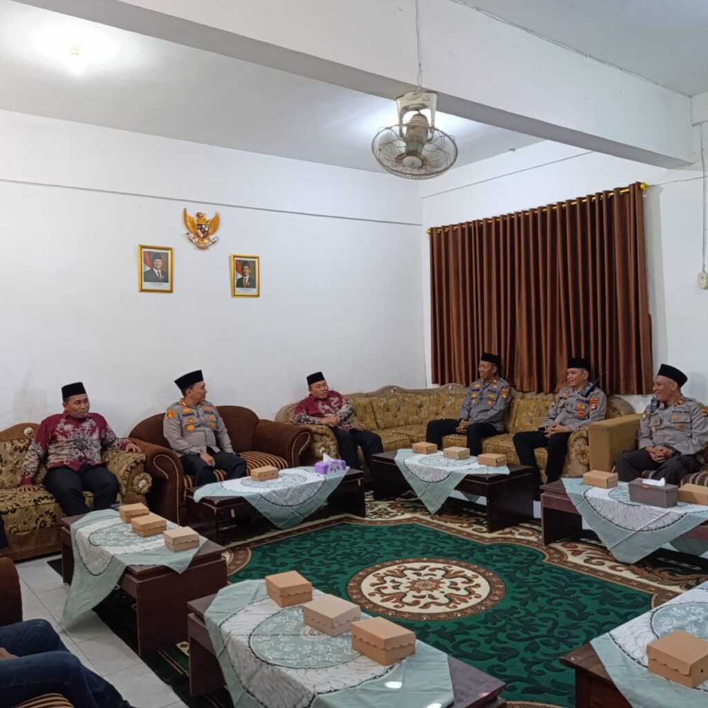 Sinergi Polres dan Ponpes As Shohwah Al Islamiyah Wujudkan Situasi Kondusif di Gerung